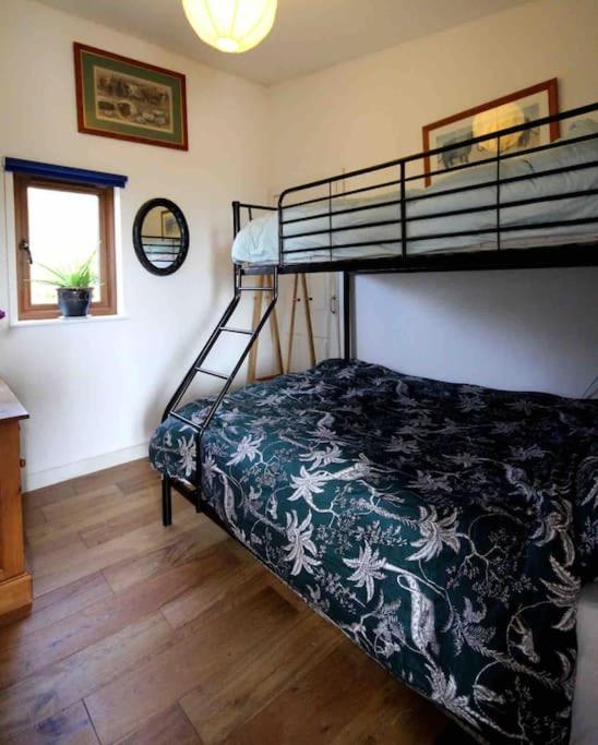 Spacious Cabin On Isolated Farm With Sea View بود المظهر الخارجي الصورة