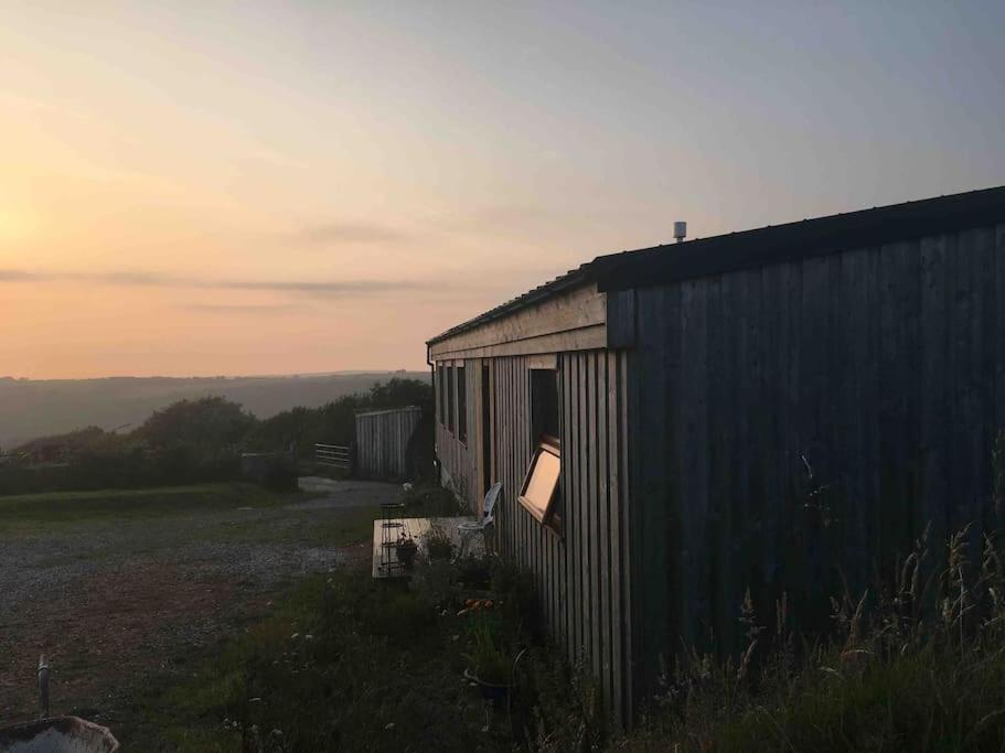 Spacious Cabin On Isolated Farm With Sea View بود المظهر الخارجي الصورة